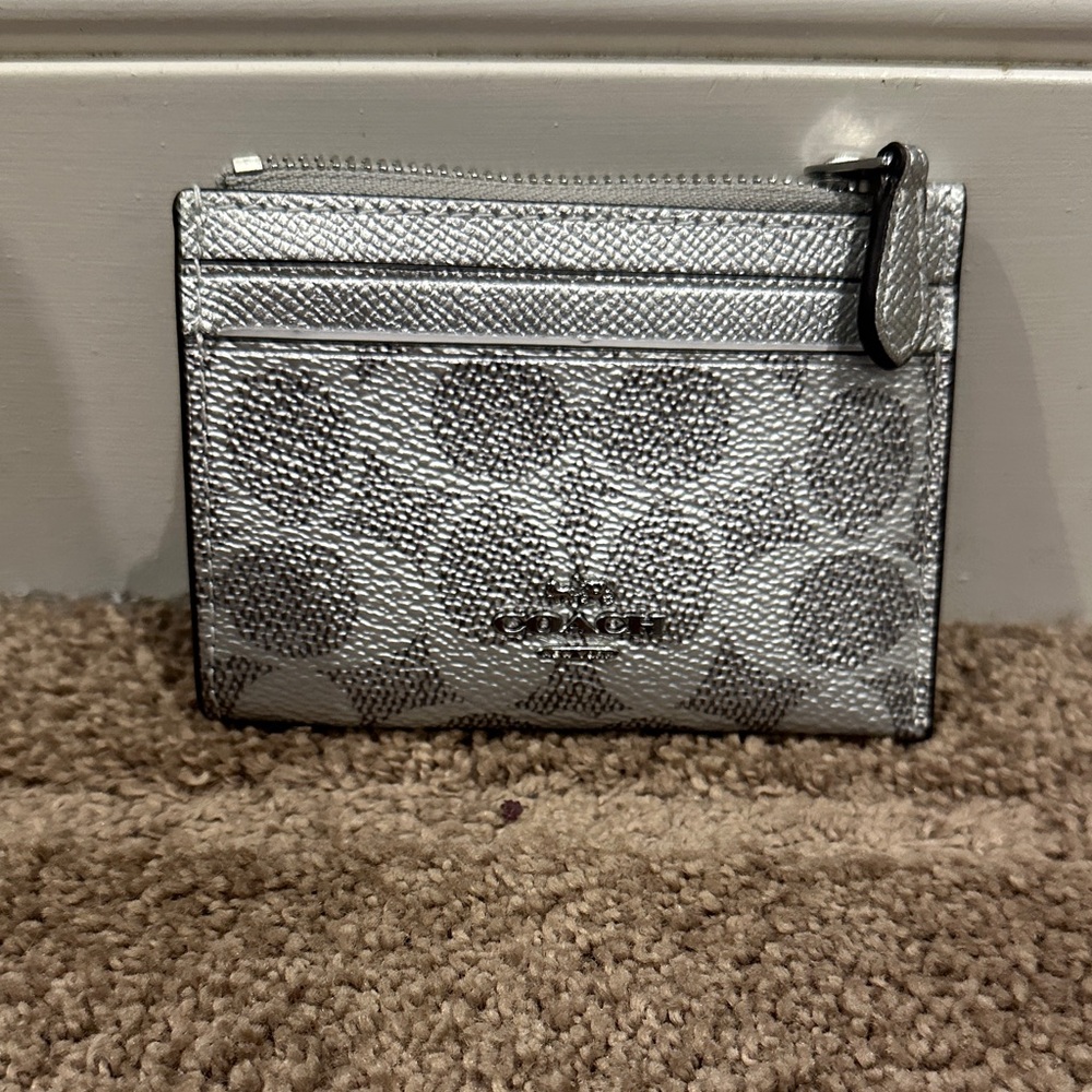NWOT Coach Metallic Silver Signature Card Holder with Zip